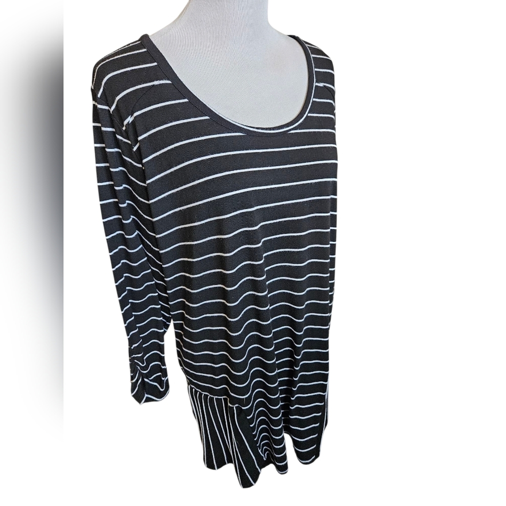 Black and White Striped Long Sleeve Top Size 2X